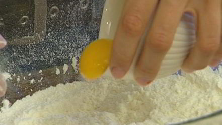 Рецепт кулича с вишней и клюквой