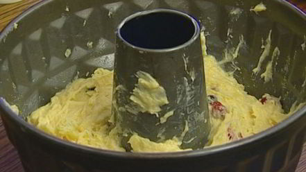 Рецепт кулича с вишней и клюквой