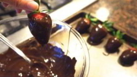 Рецепт праздничной клубники в шоколаде