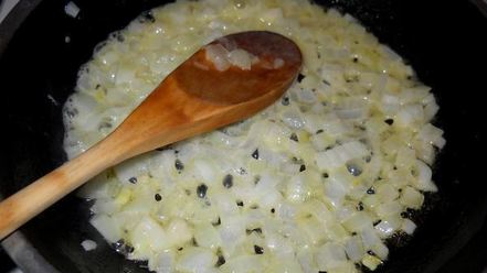 Рецепт рыбного пудинга со шпинатом под соусом