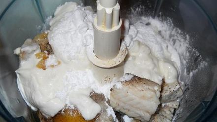 Рецепт рыбного пудинга со шпинатом под соусом