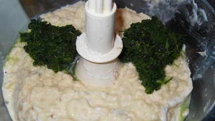 Рецепт рыбного пудинга со шпинатом под соусом