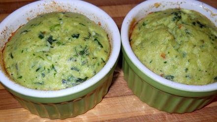 Рецепт рыбного пудинга со шпинатом под соусом