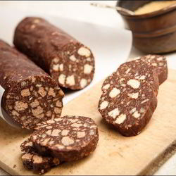 Рецепт Шоколадна-ореховой колбаска с цукатами