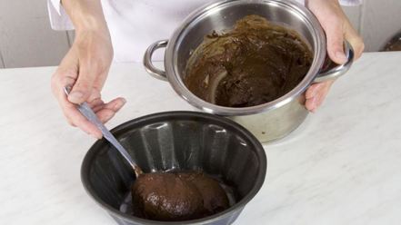 Рецепт шоколадного пудинга с кофейным соусом