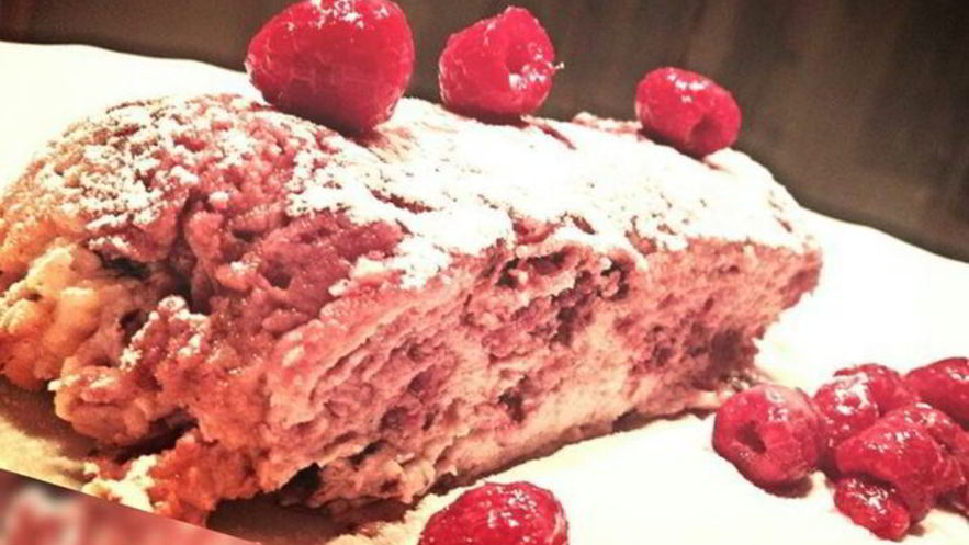 Рецепт быстрого творожного суфле с малинкой