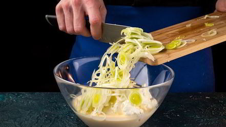 Рецепт киша с сырным суфле и помидорами черри