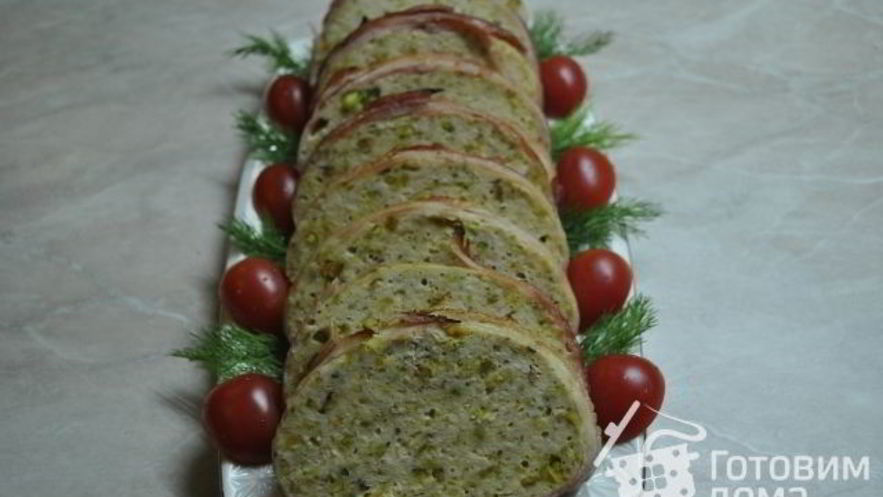 Рецепт куриного суфле с фисташками в беконе