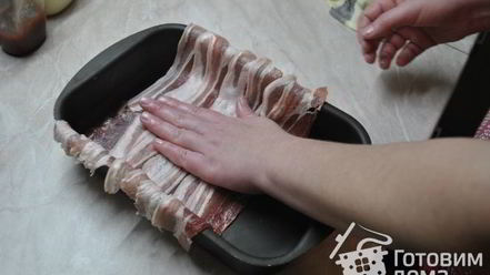 Рецепт куриного суфле с фисташками в беконе