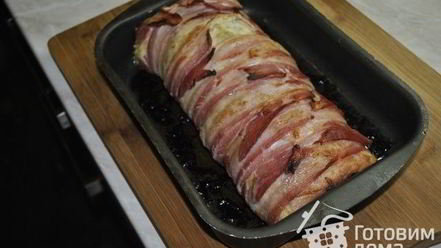 Рецепт куриного суфле с фисташками в беконе