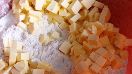 Рецепт сладкого киша с творожным суфле и абрикосами