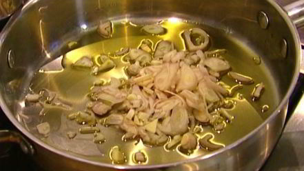 Рецепт сливочного суфле с зеленым луком и тимьяном