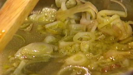 Рецепт сливочного суфле с зеленым луком и тимьяном