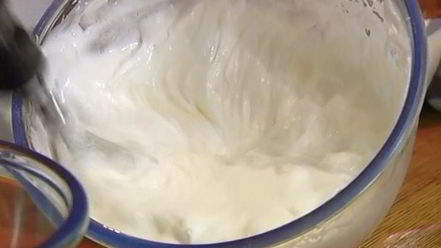 Рецепт сливочного суфле с зеленым луком и тимьяном