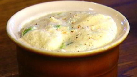 Рецепт сливочного суфле с зеленым луком и тимьяном