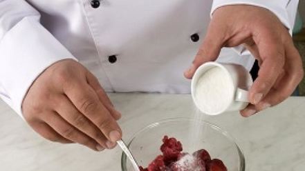 Рецепт сметанного суфле с ягодами