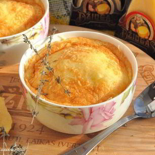 Рецепт Суфле из козьего сыра и сыра Джюгас с тимьяном