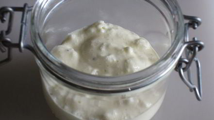 Рецепт мини-тирамису с томатным чатни и бальзамическим сиропом