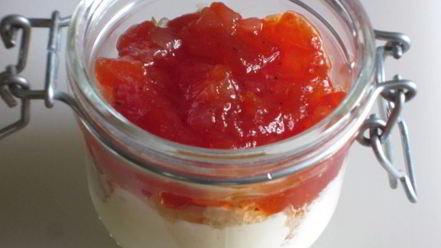 Рецепт мини-тирамису с томатным чатни и бальзамическим сиропом