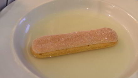 Рецепт экзотического тирамису с личи, ананасом и кокосом