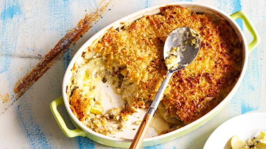 Рецепт яблочно-лукового гратен с чеддером