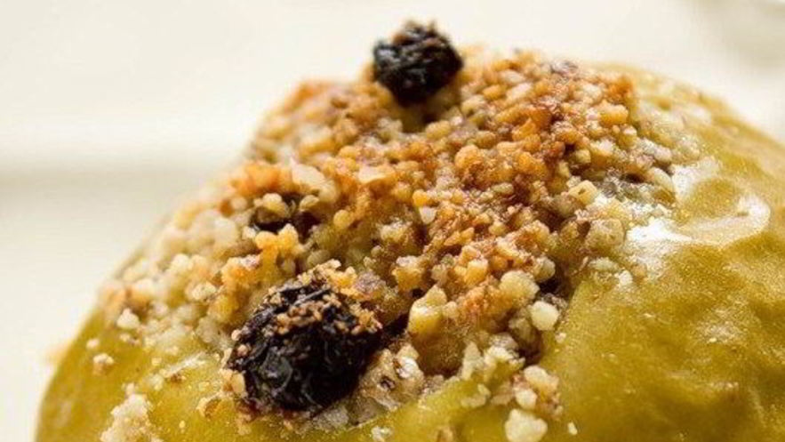 Рецепт яблок, запеченных с орехами и медом