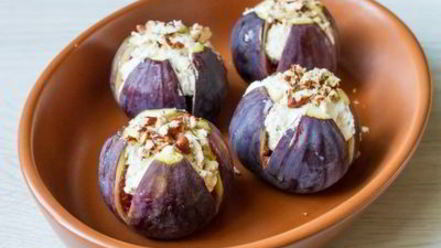 Рецепт запеченного инжира с голубым сыром и медом