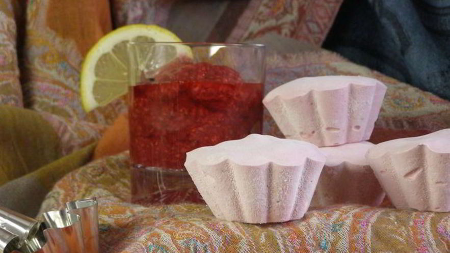 Рецепт брусничного зефира с малиновым соусом