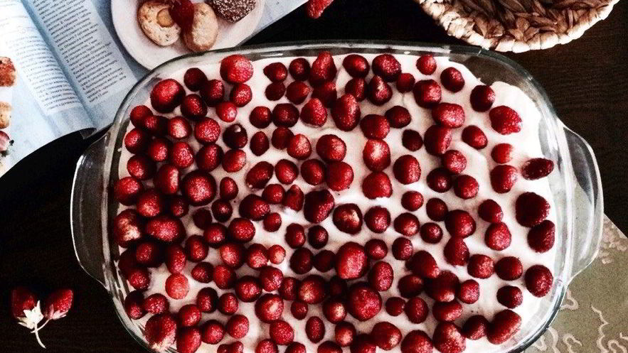 Рецепт десерта летнего с клубникой, апельсином и зефиром лайма