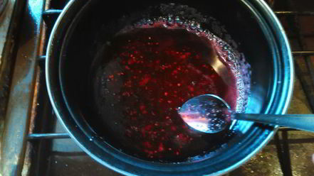 Рецепт домашнего зефира из малинового варенья