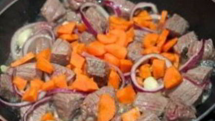 Рецепт азу из говядины с огурцами