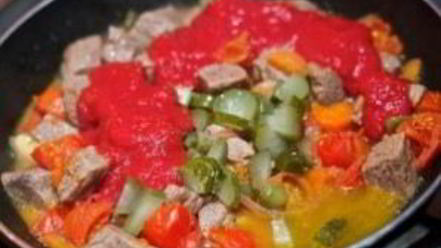 Рецепт азу из говядины с огурцами