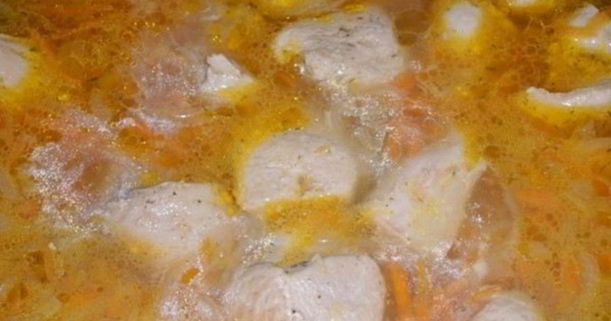 Индейка в сметанном соусе на сковороде. Бефстроганов из свинины классический рецепт со сметаной на сковороде. Филе бедра индейки рецепты на сковороде с луком и морковью в сметане. Индейка в сметанном соусе на сковороде. Индейка на сковороде рецепты с фото простые и вкусные.