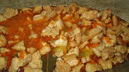 Рецепт азу из свинины с солеными огурцами