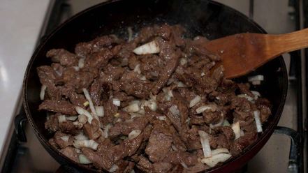 Рецепт азу с солеными огурцами и с картошкой