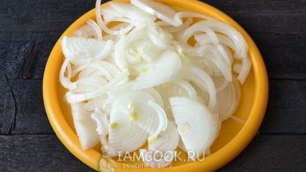 Рецепт бешбармака из целой курицы с маринованным луком