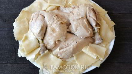 Рецепт бешбармака из целой курицы с маринованным луком