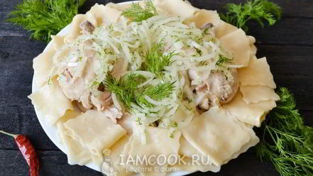 Рецепт бешбармака из целой курицы с маринованным луком