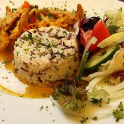 Рецепт Соевого чахохбили с диким рисом под фруктово-манговым соусом и овощным салатом