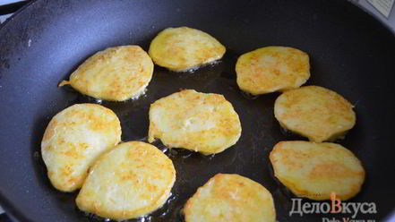 Рецепт драников из картошки с грибным соусом