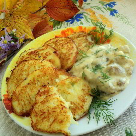Рецепт Драников с грибным соусом