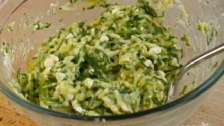 Рецепт драников с сыром и зеленым луком