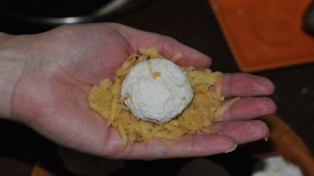 Рецепт драников с творожными шариками