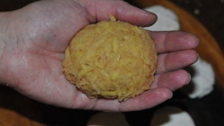 Рецепт драников с творожными шариками