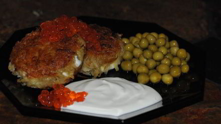 Рецепт драников с творожными шариками