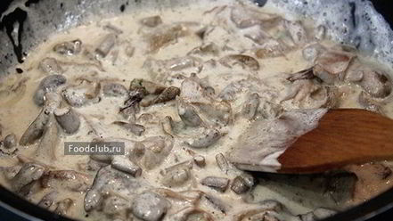 Рецепт драников со сметано-грибным соусом