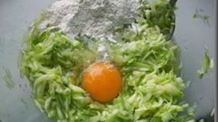 Рецепт кабачковых драников с чесночным соусом