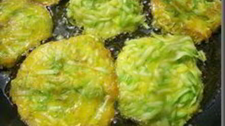 Рецепт кабачковых драников с чесночным соусом