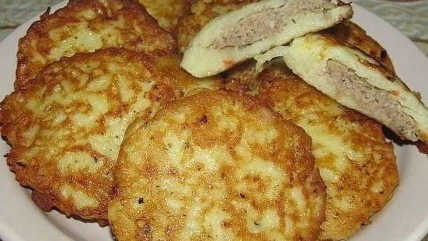 Рецепт картофельных драников с мясным фаршем на сковороде