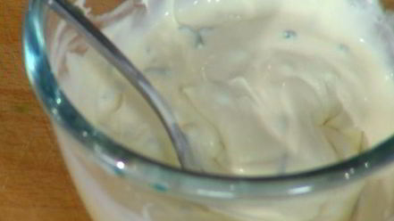 Рецепт хрустящих драников с помидорами и маринованным луком